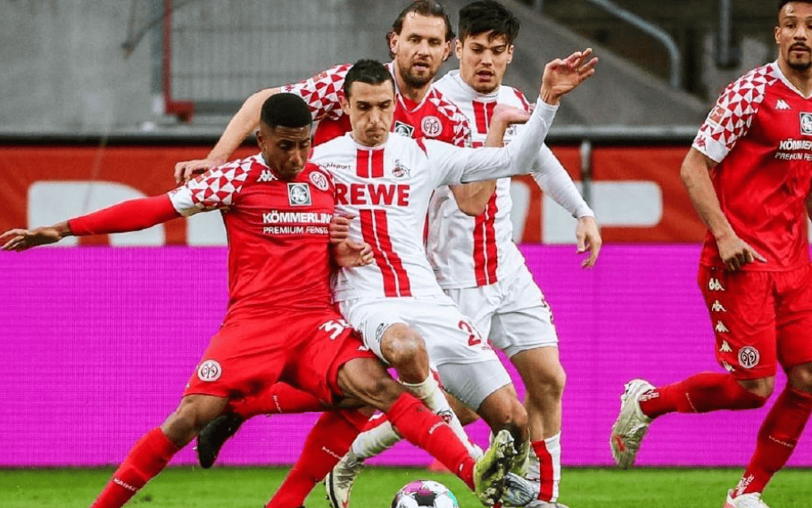 开云登录入口地址-冲刺阶段德甲焦点战，底特律活塞防线松动，球迷炸锅，年轻球员得到机会(德甲球迷为什么要扔杂物)