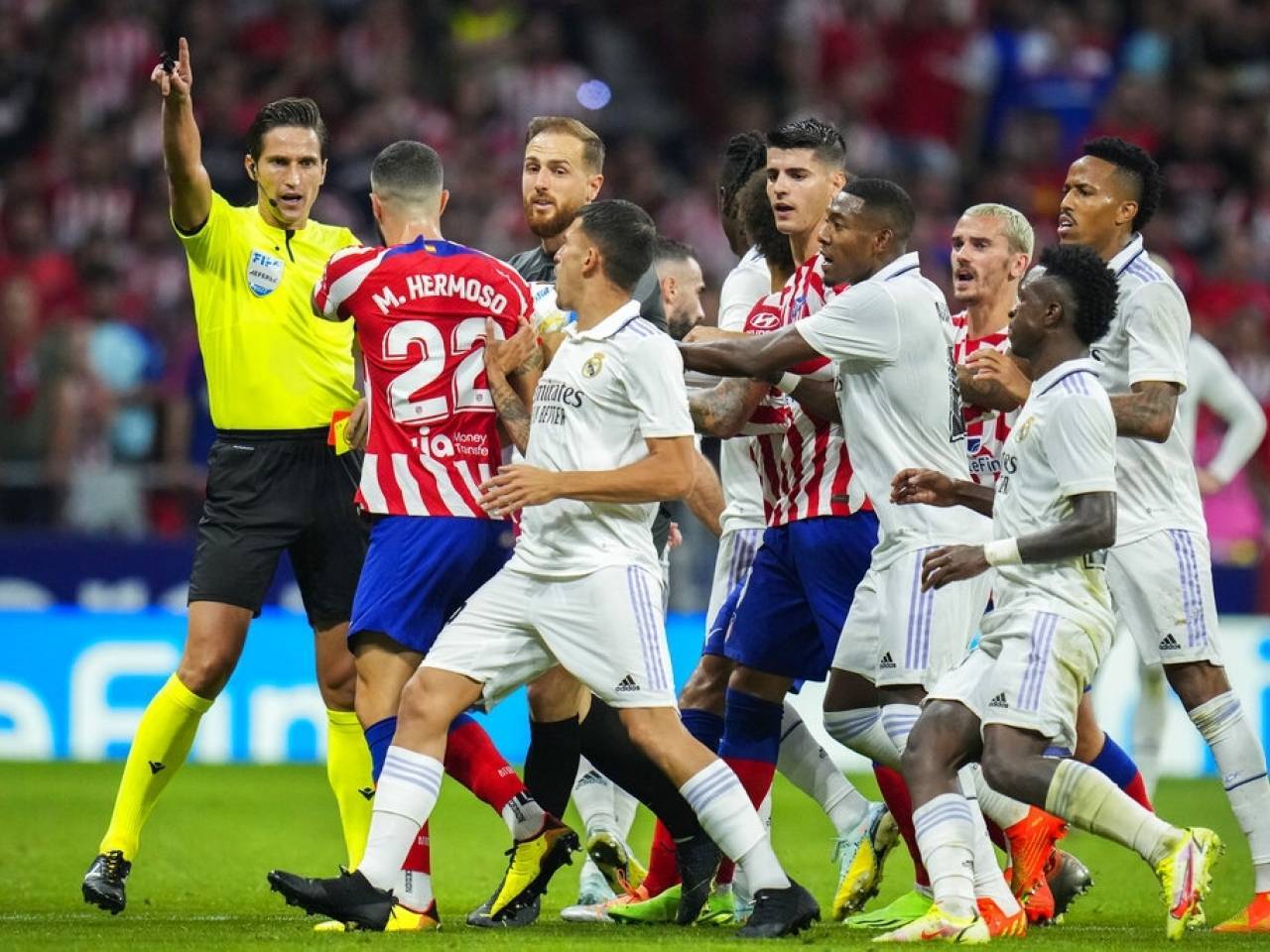 开云登录入口地址-西汉姆迎西甲关键赛，转会期战术微调，话题不断，医务组通报恢复的简单介绍